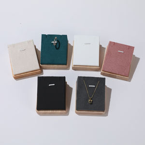 Présentoir à bijoux en bois de haute qualité pour colliers et bagues, support personnalisé avec logo et rangement pour pendentifs - Product Image 2