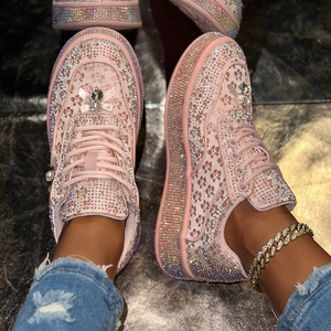 Baskets blanches polyvalentes pour femmes grandes tailles, style printemps, avec strass, broderies florales et lacets, pour le skate, vente en gros - Product Image 3
