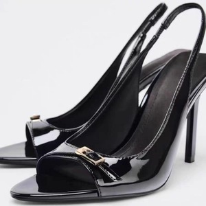 2025 Zomer Nieuw Binnen Spaans Zwart Lakleer Effect Puntige Neus Sandalen Buiten Hoge Top Sleehak Open Rugbalie - Product Image 5