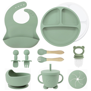 Juego de Alimentación de Silicona para Bebés al por Mayor con Baberos Estampados de Animales y Cubiertos, 11 Piezas, Seguro para Bebés de 6 Meses en Adelante - Product Image 1