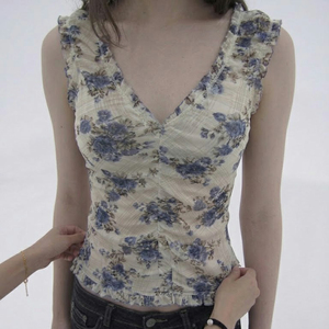 Débardeur sans manches en maille transparente tricotée à col en V, coupe ajustée, imprimé écossais respirant, collection été 2026 - Product Image 1