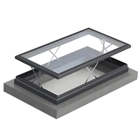 Puits de lumière marchables à cadre en aluminium avec ventilation naturelle, élévateurs électriques, verre antidérapant, capteur de pluie et fermeture automatique à distance