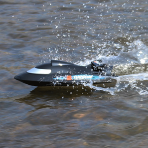 Bateau de course polyvalent 2,4 GHz avec réinitialisation automatique, trois réglages de vitesse et avertissements intelligents pour les activités nautiques de compétition en plein air - Product Image 1