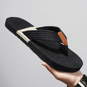 Tongs distinctives pour hommes avec fond souple Vêtements de plein air à la mode pour la plage d'été Pantoufles résistantes à l'usure - Product Image 2