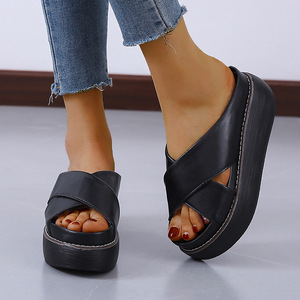 Sandalias y Pantuflas de Mujer de Alta Calidad Suka Stocks Marrón Bronceado con Tiras Cruzadas, Tacón de Cuña, Plataforma Gruesa y Punta Abierta Redonda - Product Image 3