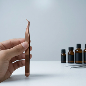 Pinzas Curvas para Pestañas de Acero Inoxidable con Punta Suave de Precisión, Duraderas y con Agarre Perfecto para Extensiones de Maquillaje - Product Image 4