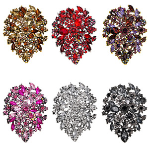 Broche Feminino Retrô Europeu e Americano com Cristais e Strass Exagerados, Acessório para Casaco e Terno, Presente para Festa - Product Image 2