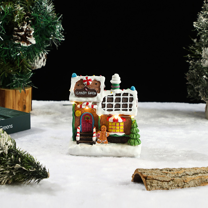 Maquette de maison dans les arbres de Noël lumineuse