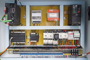 Scie à panneaux horizontale automatique pour contreplaqué et mélaminé, modèle tendance, avec moteur 16 kW, à vendre au Pérou - Product Image 4
