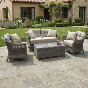 Nuova Collezione 2027: Set Divano da Giardino Klein di Alta Qualità in Rattan e Iroko, Arredamento Esterno Confortevole per Cortili e Hotel - Product Image 1