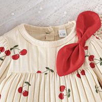Ensemble pour bébé fille 2025, imprimé cerises, robe à manches longues + chaussettes + accessoires pour cheveux, style princesse, ensemble trois pièces