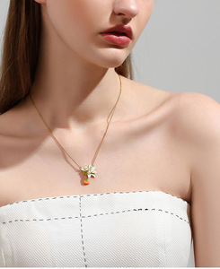 2025 nuova <span class=keywords><strong>collana</strong></span> <span class=keywords><strong>di</strong></span> fiori Gardenia in oro placcato placcato in ottone per donne simpatiche collane con ciondolo arancio agrumi - Product Image 2