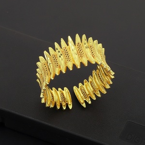 Juego de Joyería JXX de Latón Chapado en Oro de 24K para Mujer, Brazalete Abierto, Anillo, Pendientes y Collar para Bodas, Fiestas y Compromisos - Product Image 4