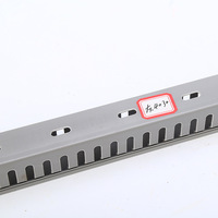 Organisateur de câbles pour rack de serveur industriel gris anti-corrosion résistant aux hautes/basses températures à fente ouverte