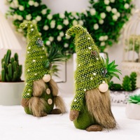 Gnome en peluche fait main en coton, style scandinave Tomte Nisse, avec bonnet tricoté, vert, elfe nordique, décoration de table pour la maison