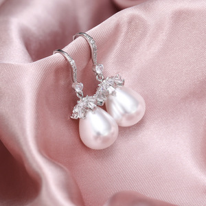 Orecchini Pendenti Lunghi Stile Barocco con Effetto Perla per Donne, Accessori Eleganti Vintage per Uso Quotidiano e Feste - Product Image 3