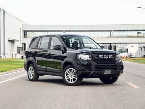 Nouvelles voitures noires SWM Big Tiger Fuel SUV, boîte manuelle 5 vitesses, 7 places, véhicule familial fiable pour la ville, l'usage quotidien et les longs trajets - Product Image 3