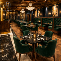 Meubles de restaurant sur mesure de luxe Ron Group, banquettes à dossier haut capitonnées, table carrée en marbre, chaise rembourrée en velours