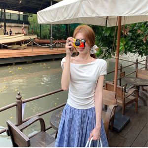 Nouveau T-shirt d'été sexy pour femme, coupe courte, à épaules dénudées, manches courtes, style asymétrique irrégulier, hauts pour étudiantes - Product Image 2