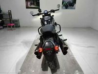 Moto de rue QJMOTOR Flash 600 V4 à essence, 600 cm³, quatre cylindres, 6 vitesses, vitesse maximale de 200 km/h