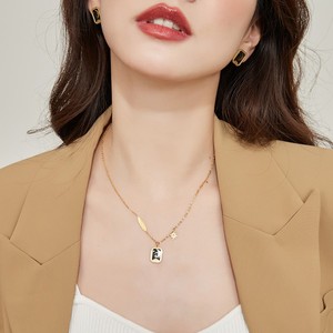 Nuova Collana da Donna in Acciaio Inossidabile Placcato Oro con Design Luna e Stelle, Alta Qualità, per Anniversario e Fidanzamento - Product Image 3