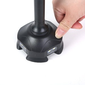 Bâton de marche télescopique Cleye en alliage d'aluminium, à quatre pointes, antidérapant, avec lumière, pliable, léger, pour personnes âgées, aide à la mobilité - Product Image 3