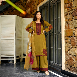 Ensemble Salwar Kameez en coton moutarde avec dupatta fleuri, tenue traditionnelle indienne et pakistanaise pour femmes, coupe ample décontractée, longueur cheville - Product Image 1