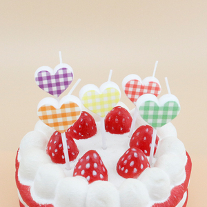 Joyeux anniversaire belles bougies colorées en forme <span class=keywords><strong>de</strong></span> coeur d'anniversaire et <span class=keywords><strong>de</strong></span> gâteau <span class=keywords><strong>de</strong></span> fête - Product Image 1