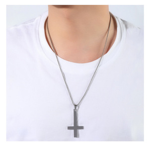 สร้อยคอไม้กางเขนคว่ำแบบเรียบง่าย YK สำหรับผู้ชาย สร้อยคอจี้ไม้กางเขนคว่ำสแตนเลสสตีลสีเงินขายส่ง - Product Image 6