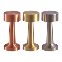 Lampe de table LED rechargeable au design moderne, corps métallique, pour restaurant occidental, bar, ambiance extérieure, chambre à coucher, chevet - OEM/ODM