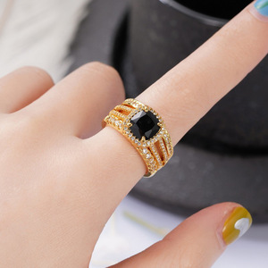 Ensemble de trois bagues carrées vintage pour hommes et femmes, bijoux de mode luxueux et tendance - Product Image 2
