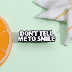 Broche <span class=keywords><strong>proverbe</strong></span> drôle ne me dites pas de sourire épingles en émail épingle décorative personnalisée vêtements revers accessoires badges bijoux épingle cadeau - Product Image 1