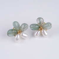 Anting Mutiara beras berbentuk bunga