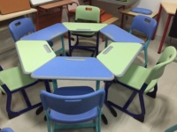 Ensemble Chaise et Table Scolaire Octogonale/Hexagonale Moderne – Plateau en Bois, Matériau Plastique Durable, Réglable, Écologique – Idéal pour Salon