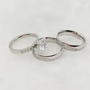 ชุดแหวนแต่งงาน CZ สำหรับผู้ชายและผู้หญิง CZ แหวนหมั้นเพชรรักตั้งแต่แรกเห็น