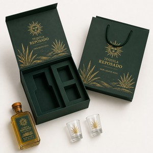 Caja de Regalo de Tequila Personalizada con Vasos de Chupito, Caja Rígida Verde Oscuro, Papel de Aluminio Dorado con Diseño de Agave, Embalaje para Tequila Blanco Reposado - Product Image 4