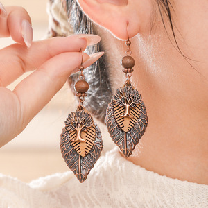 Boucles d'oreilles pendantes bohèmes en alliage plaqué bronze antique avec pompon, bijoux de mode pour femme pour les soirées - Product Image 2