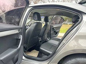 Voitures d'occasion <span class=keywords><strong>Skoda</strong></span> <span class=keywords><strong>Octavia</strong></span> <span class=keywords><strong>2019</strong></span> 1.2T LHD Automatique Toit ouvrant électrique Caméra de recul Régulateur de vitesse En stock à vendre - Product Image 3