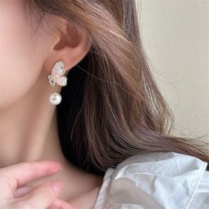 Boucles d'oreilles pendantes coréennes en cristal coloré, motif fleur et papillon, pour femmes, idéales pour les fêtes et mariages, accessoires de bijoux exquis et élégants - Product Image 5