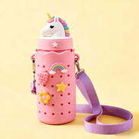 Housse de bouteille en silicone pour animaux mignons, de qualité alimentaire, portable avec sangle, adorable housse de dessin animé pour les bouteilles d'eau et les thermos pour enfants