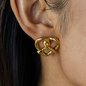 Heart-Shaped Knot <b>Stud</b> <b>Earrings</b> 18K Gold Plated Stainless Steel Everyday Wear Geometric Design JDE0107040 - Product Image 4