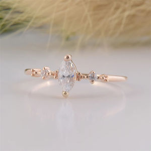 Cincin Janji Putih Cz untuknya, Cincin Perak Minimalis Unik dan Anggun, Cincin Pertunangan Perak - Product Image 1