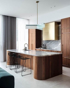 Mobili da <span class=keywords><strong>Cucina</strong></span> in Noce Vermont con <span class=keywords><strong>Isola</strong></span> Curva e Nicchia Integrata per Elettrodomestici, Ideali per Ristrutturazioni - Product Image 2