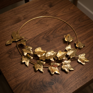 Corona de Hojas Metálicas Doradas, Flores Decorativas Hechas a Mano, Adorno Clásico Redondo para Bodas - Product Image 2