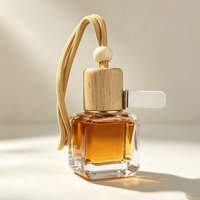 Bouteille diffuseur de parfum carrée vide rechargeable pour voiture, vente en gros d'usine, avec bouchon en bois, corde de suspension et clip de ventilation, logo personnalisé