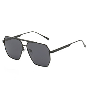 Gafas de Sol Rectangulares Unisex con Montura Completa, Lentes Degradadas, 100% Protección UV, para Actividades al Aire Libre, Adultos - Product Image 5