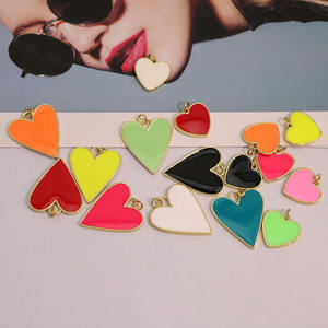 Venta caliente latón 18K chapado en oro real colgante moda <span class=keywords><strong>esmalte</strong></span> neón corazón encanto para la fabricación de joyas - Product Image 5