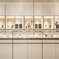 Ensemble complet de présentoirs à bijoux, vitrine murale en verre avec éclairage LED, comptoir d'exposition avec armoire à bijoux assortie