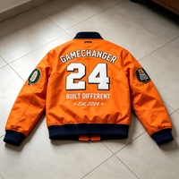 Blouson Bomber Homme Rouge Personnalisé en Nylon, Coupe Oversize, Style Streetwear en Satin, Lettres Brodées sur le Devant, Écologique et Coupe-Vent