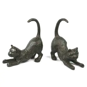 Bộ đồ cổ màu nâu của 2 con mèo nghệ thuật
